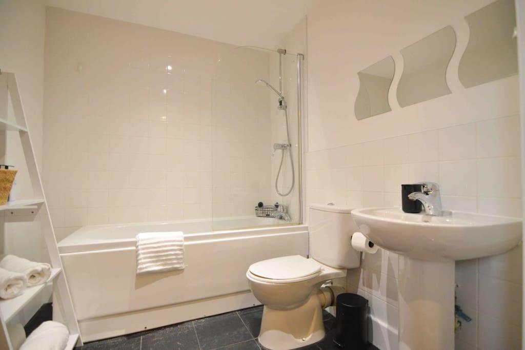 Cosy, Centrally Located Studio With Gated Parking! Λάουμποροου Εξωτερικό φωτογραφία