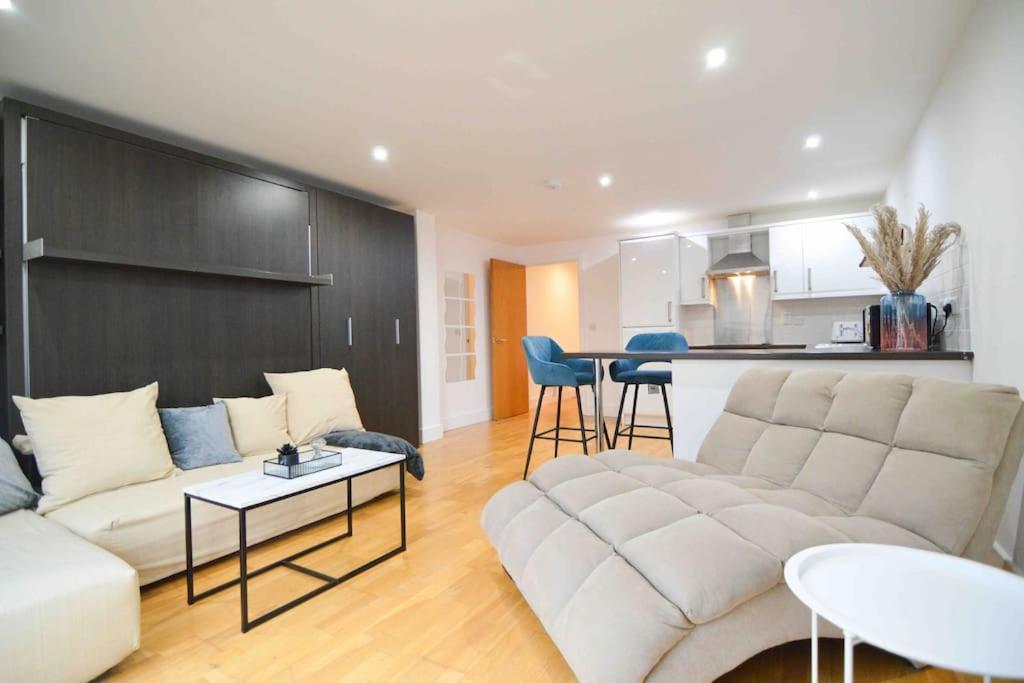 Cosy, Centrally Located Studio With Gated Parking! Λάουμποροου Εξωτερικό φωτογραφία