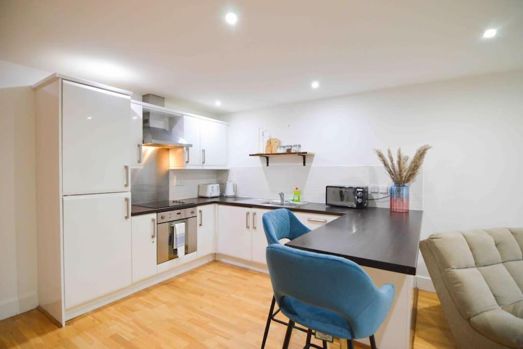 Cosy, Centrally Located Studio With Gated Parking! Λάουμποροου Εξωτερικό φωτογραφία